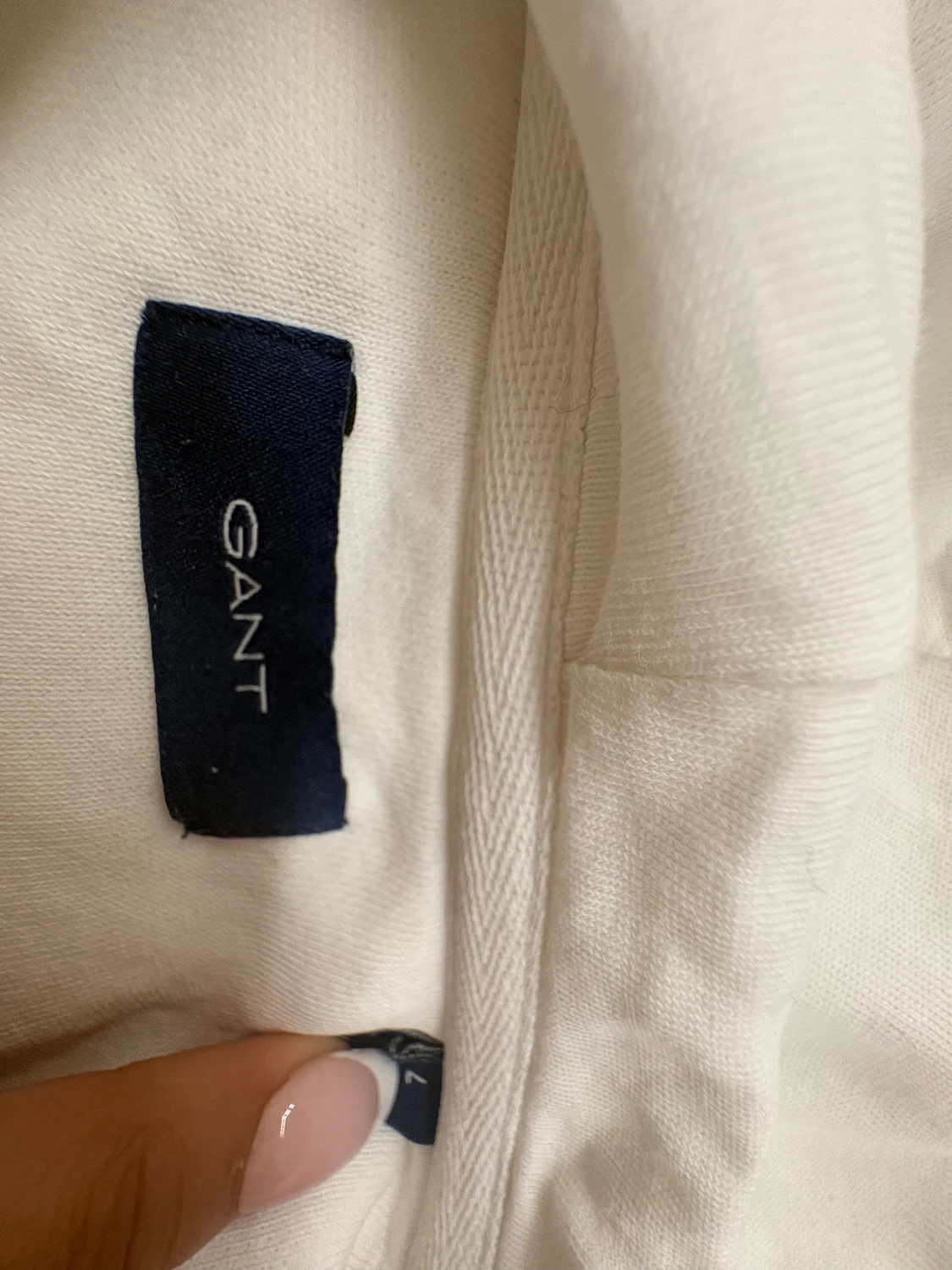 Vit hoodie från GANT med broderi - 3