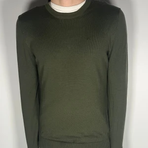 J.Lindeberg tröja - Säljer en riktigt snygg och trendig J.Lindeberg tröja i fint skick, storlek L, vid frågor är det bara att skriva //Gramenti