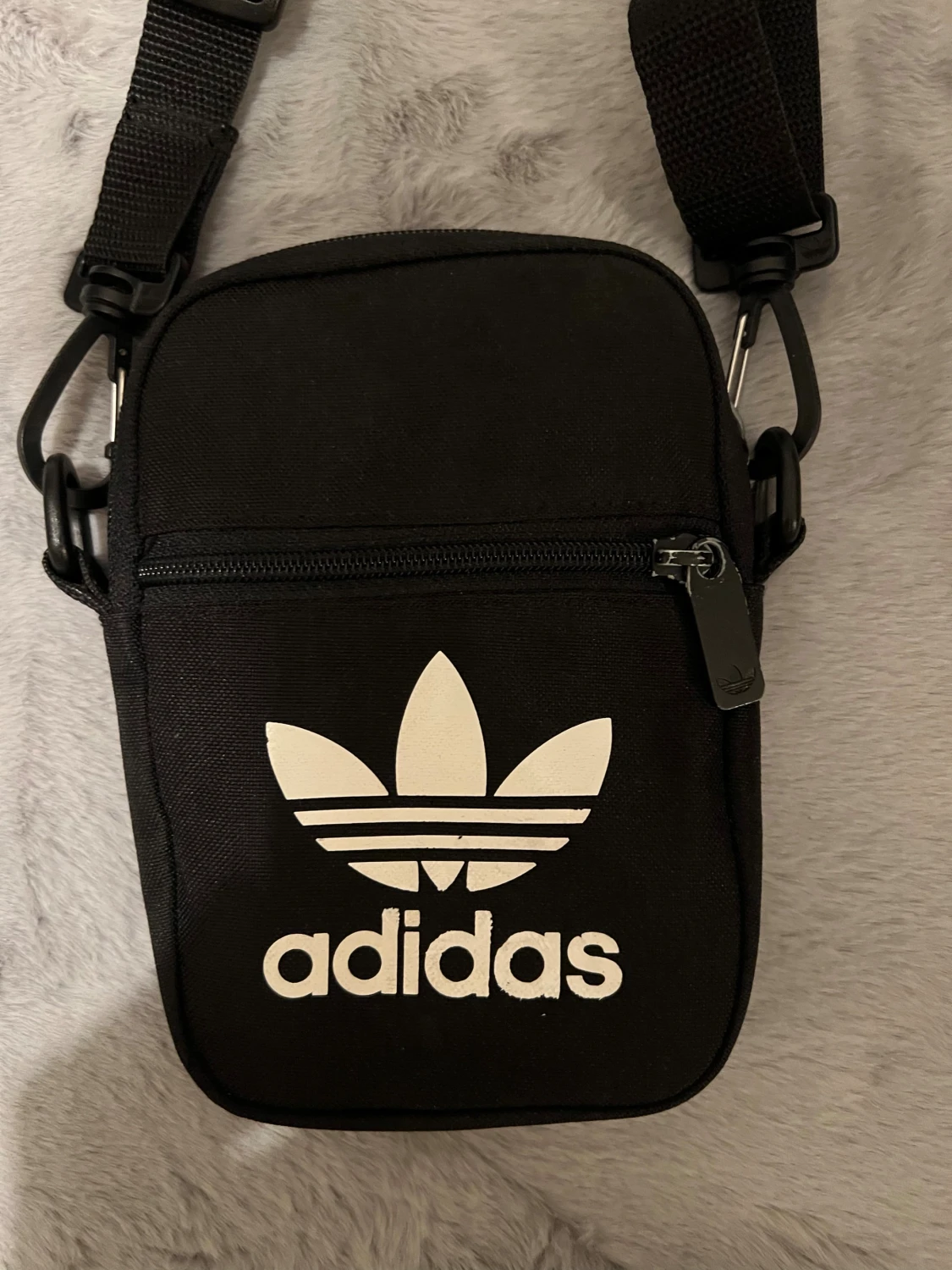 Adidas mini väska  - 1