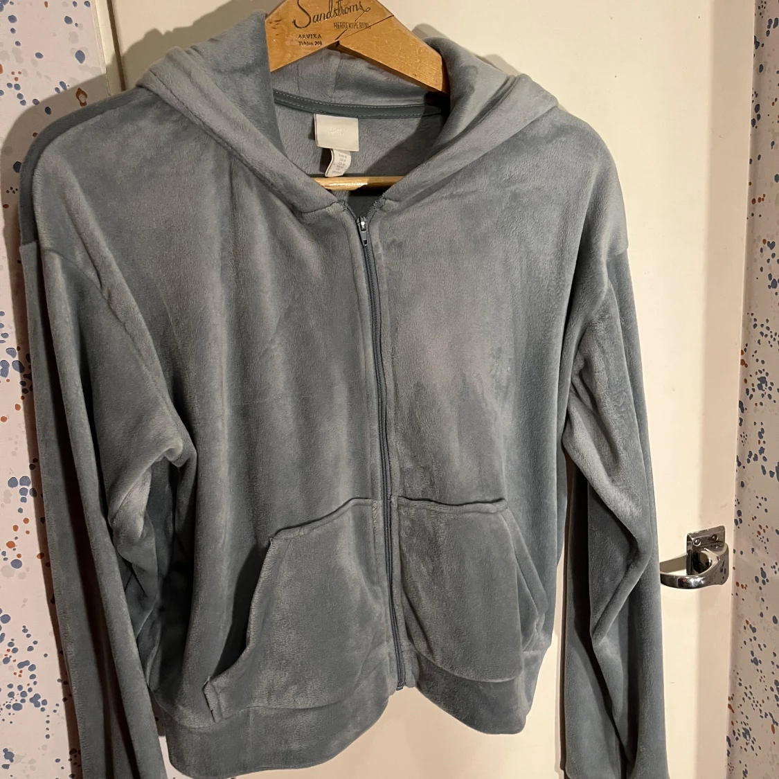 Grågrön hoodie med dragkedja