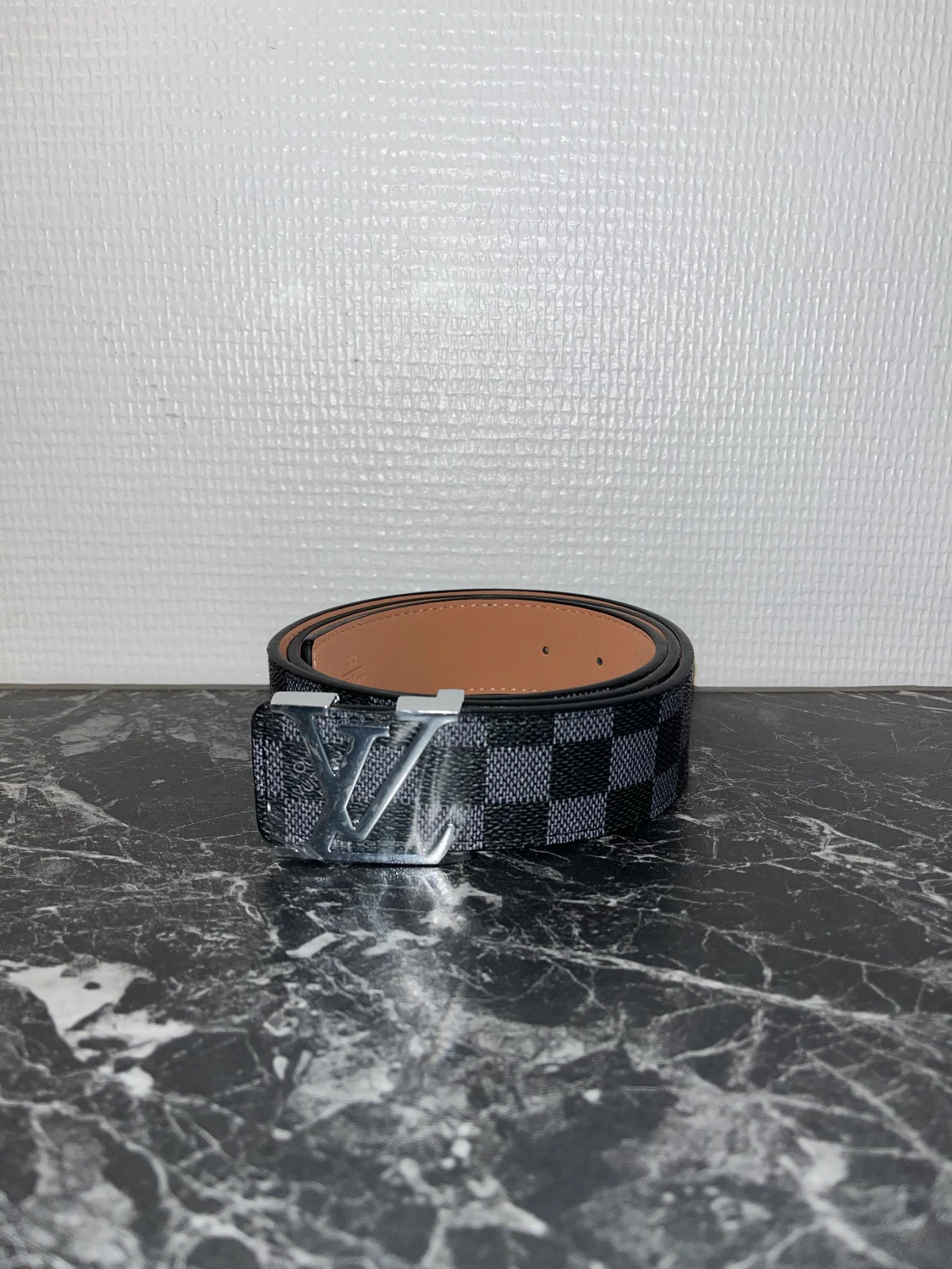 Svart rutig skinnbälte silver