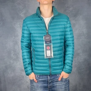 Colmar Jacka (HELT NY) - Skick: 10/10, helt ny. | Ingår: Allt OG. | Nypris: +- 5000 SEK. | Modellen är 176cm och väger ~ 70kg. | Storleken är 50/M.