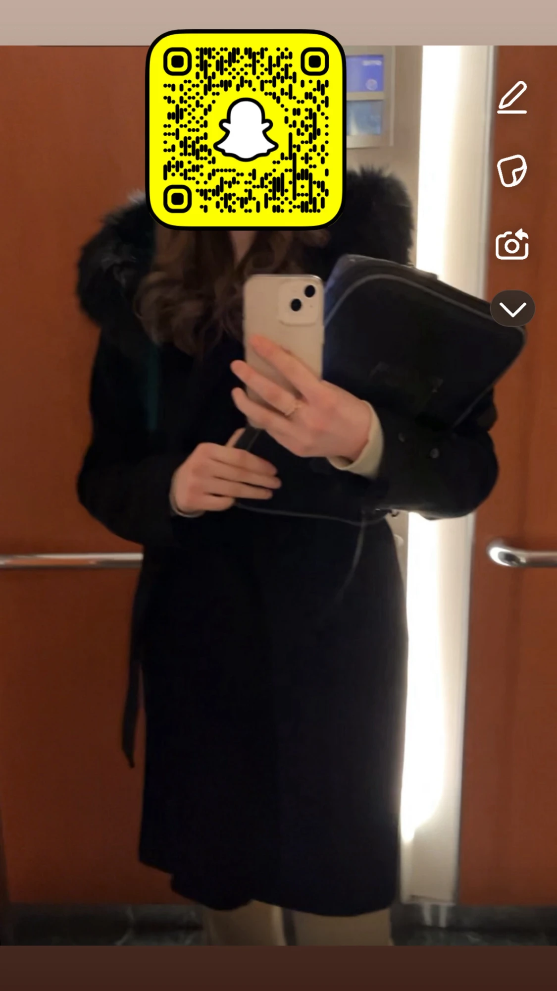 Svart kappa med fuskpäls - 1