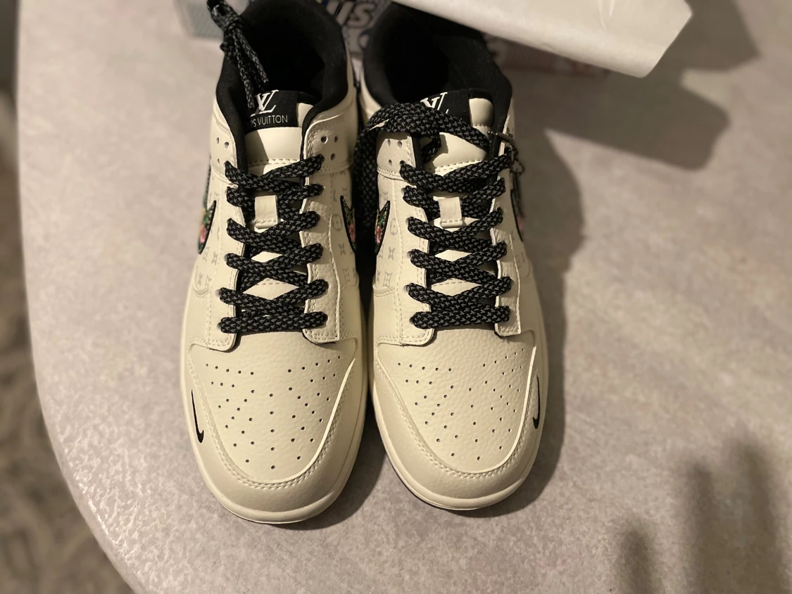 Louis Vuitton x Nike Dunk Blommig - 2