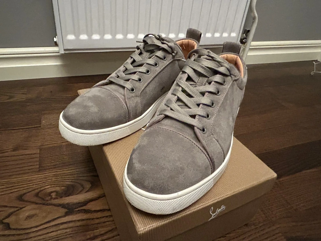 Gråa skor från Louboutin - 1