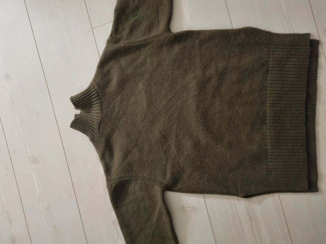 Olivgrön stickad polotröja - 2