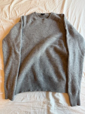 Uniqlo Merino Ull tröja - Fint skick, använd ett fåtal gånger. 100% merinoull. Storlek M