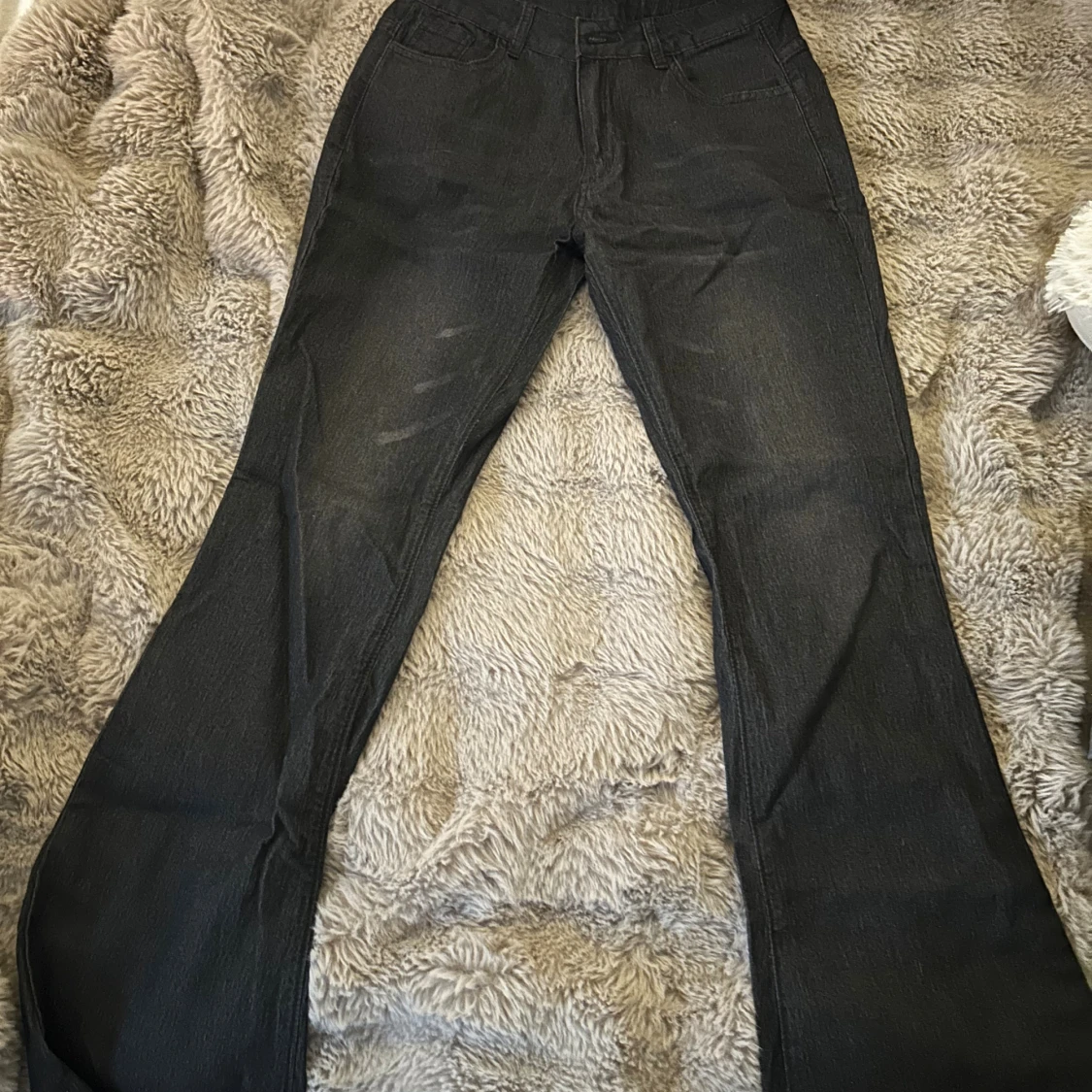 Svarta bootcut jeans