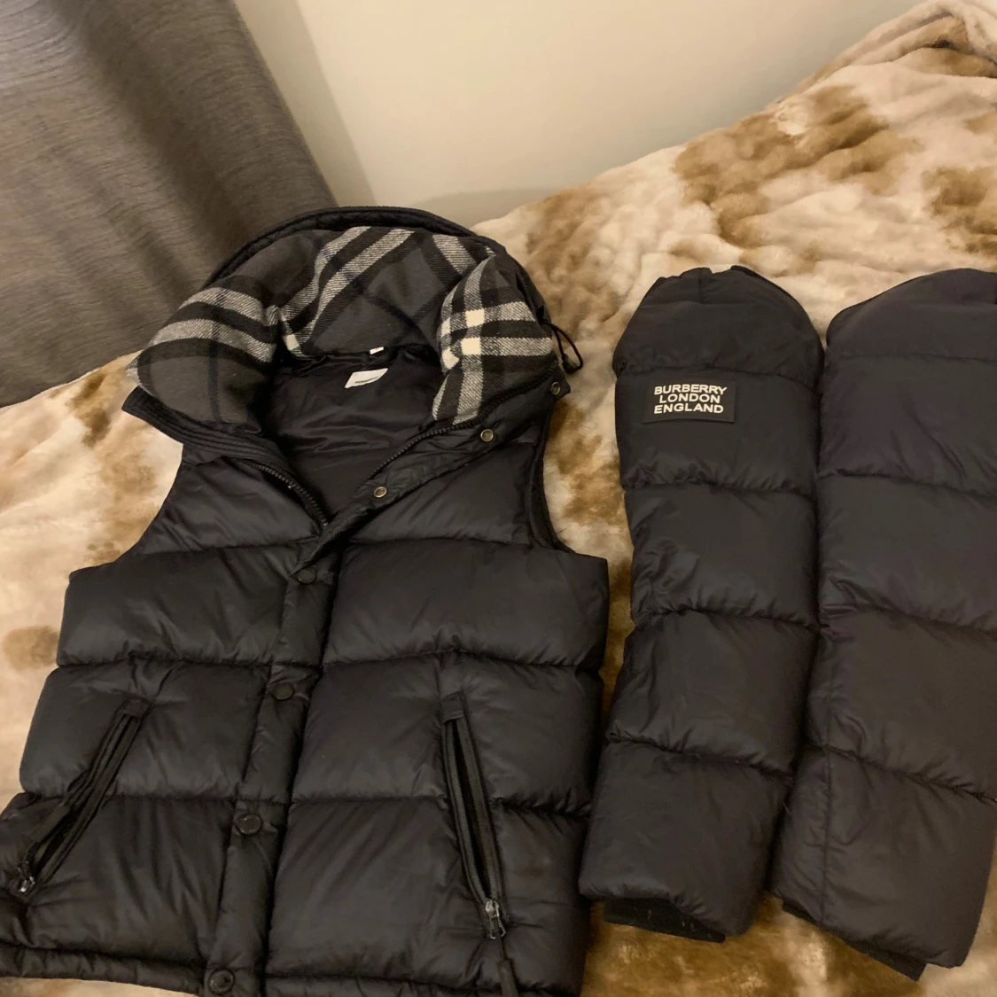 Svart pufferjacka från Burberry - 2