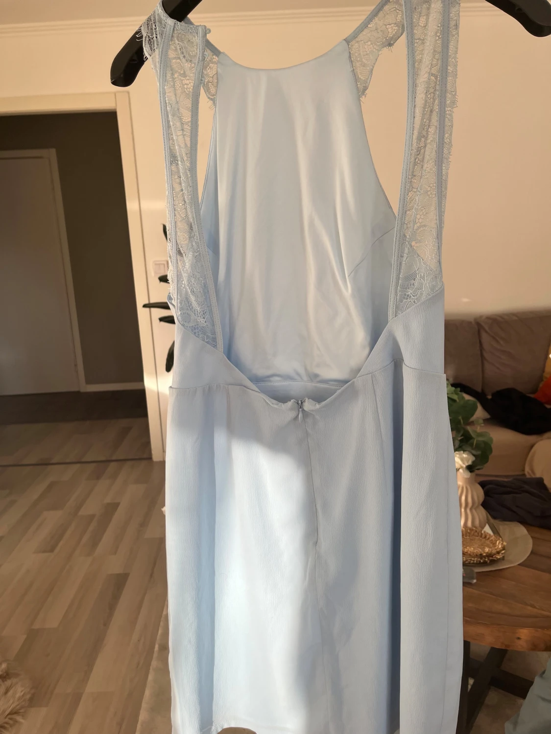 Ljusblå spetsklänning från NLY One - 1