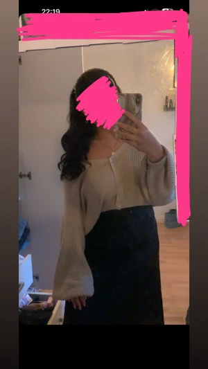 Beige stickad tröja - Beige/brun stickad tröja. Från NAKD storlek M-L