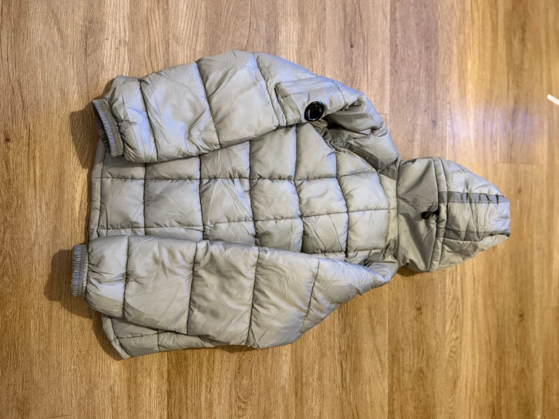 Grå pufferjacka från C.P. Company - 1