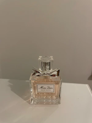 Miss dior - Miss dior Eau de toilette 50 ml🥰Endast testat ett fåtal gånger. 