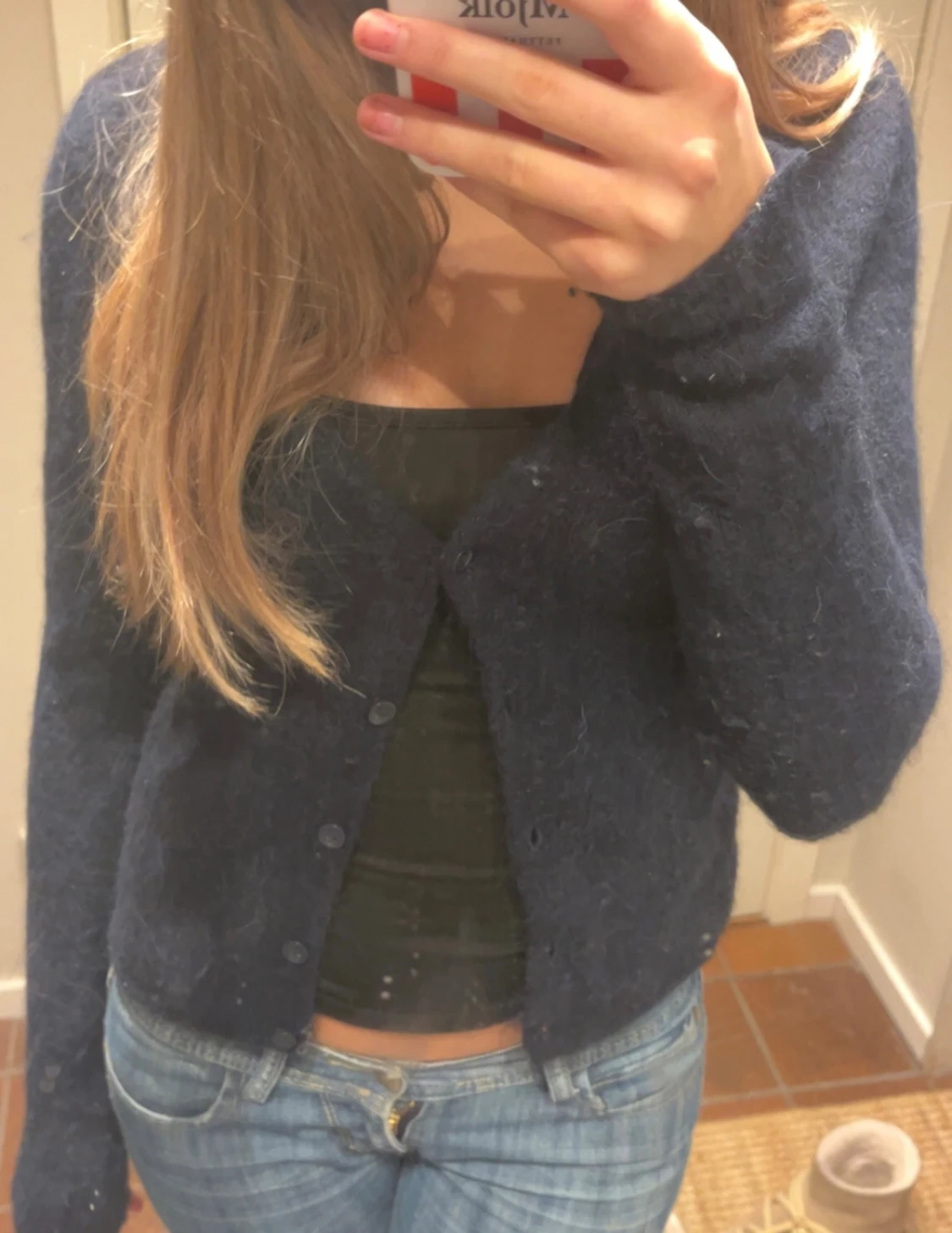 Mörkblå stickad kofta med knappar