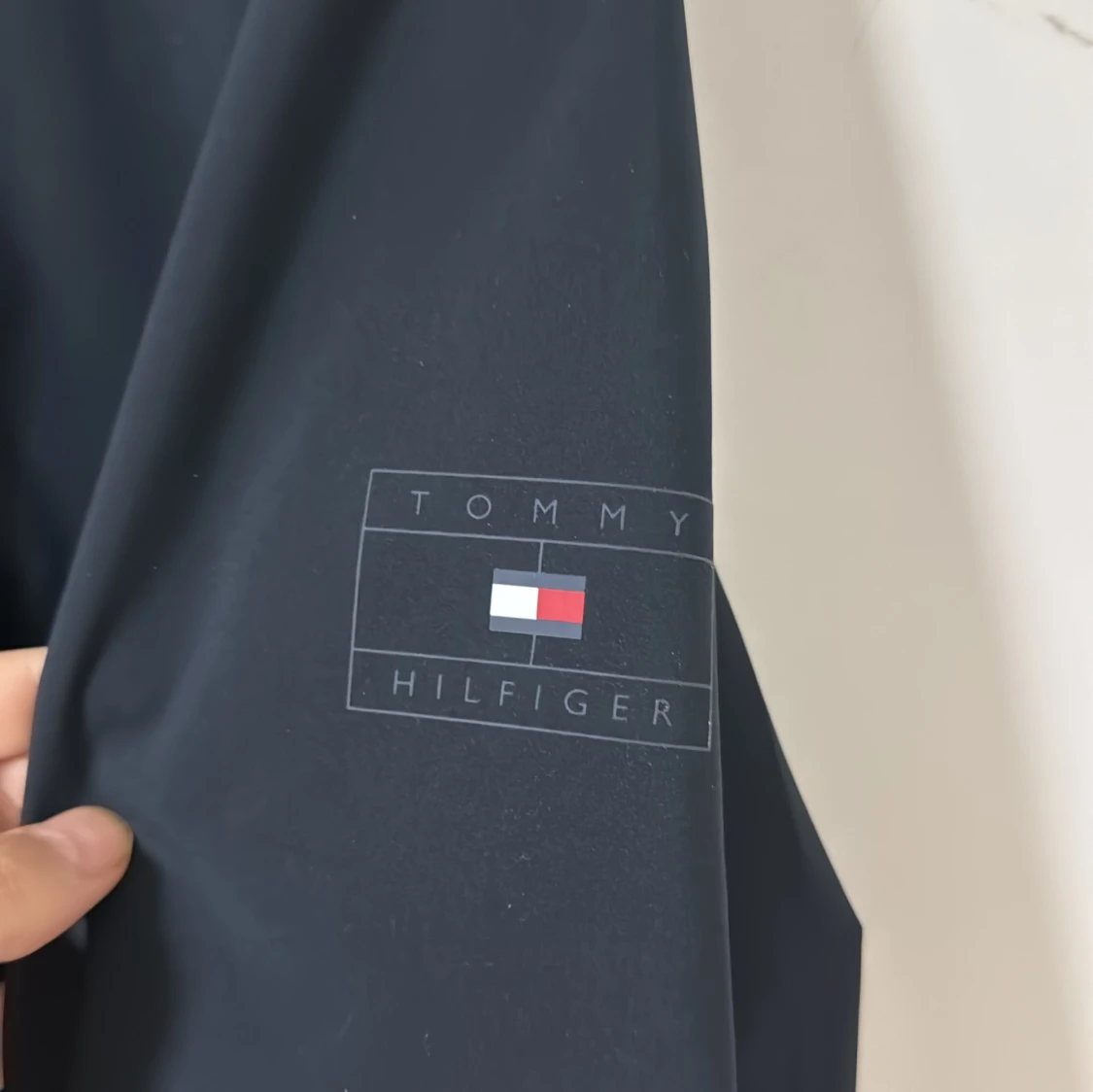 Mörkblå vindjacka Tommy Hilfiger  - 2