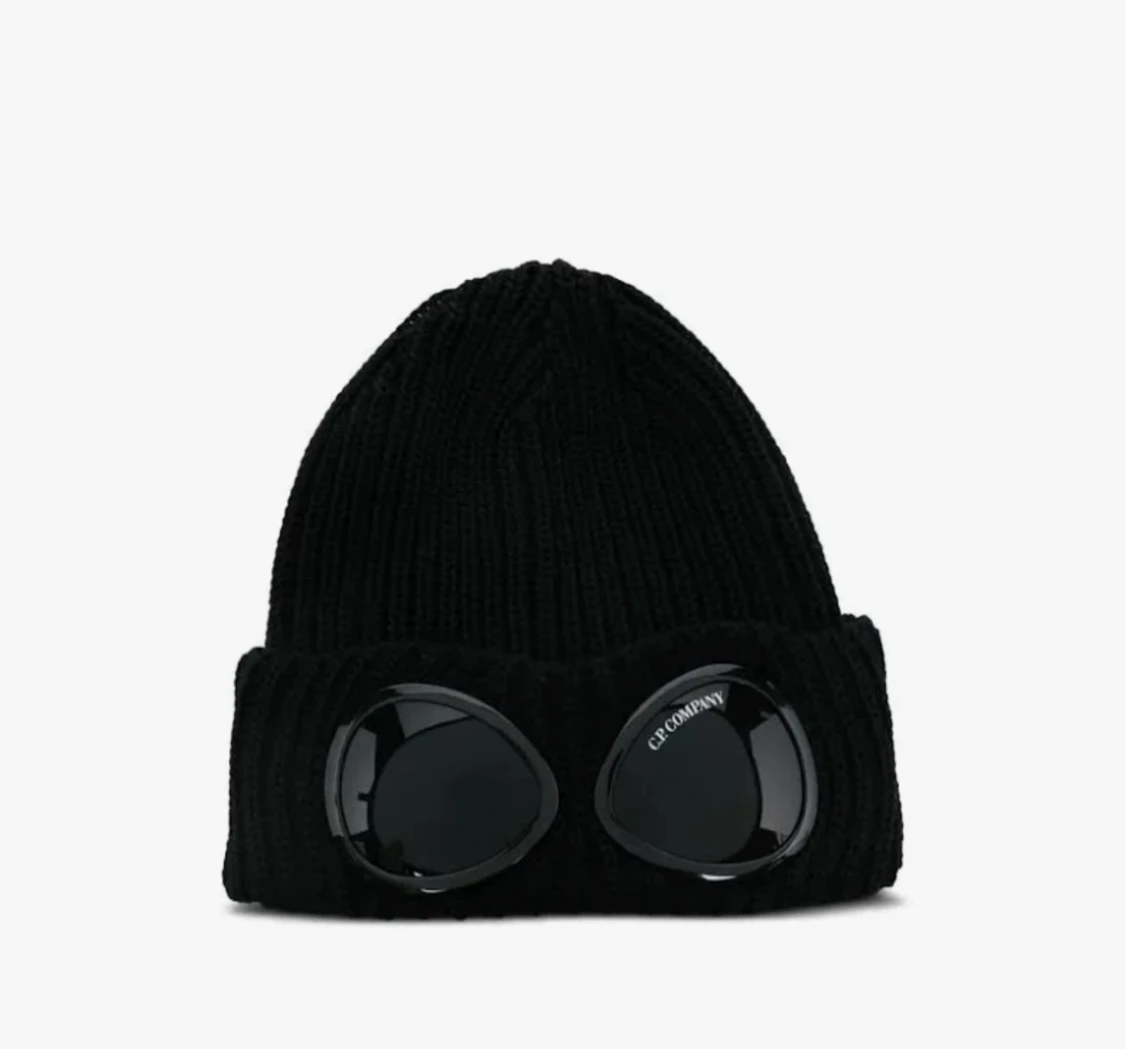 Svart ribbad mössa från C.P. Company