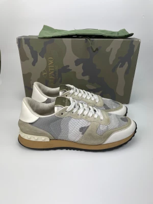 Valentino rockrunners  - BLACK FRIDAY REA!! Valentino skor. Hör av dig vid frågor