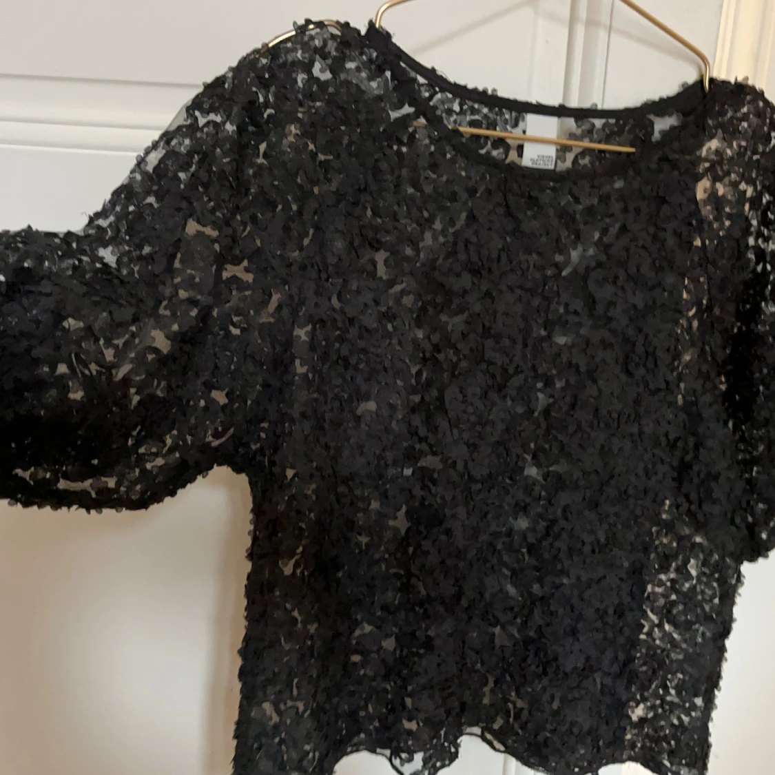 Svart blommig spetsblus - 1