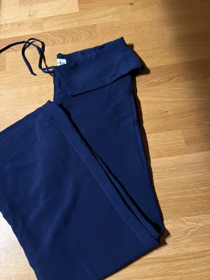 Bootcut - Bootcut med vikt kant💙