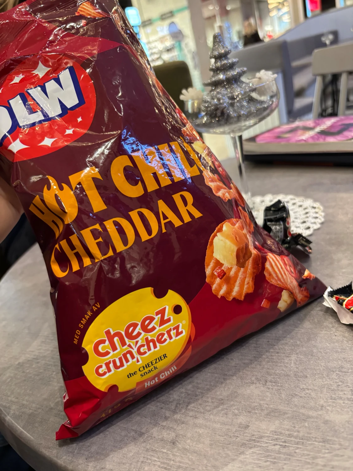 Halv uppäten chips påse