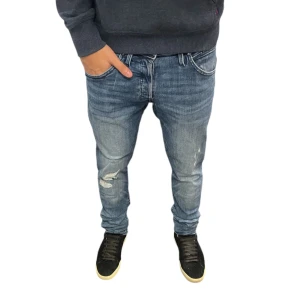 Jack & Jones Slim/Glenn - Riktigt stiliga Jack & Jones jeans. I princip Nyskick. Modellen är 173cm, 64kg. Pris kan diskuteras!!