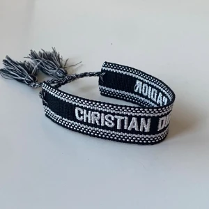 Christian dior armband  - Helt ny dior armband. Fraktar inom 24 timmar. Möts upp i stochkolm