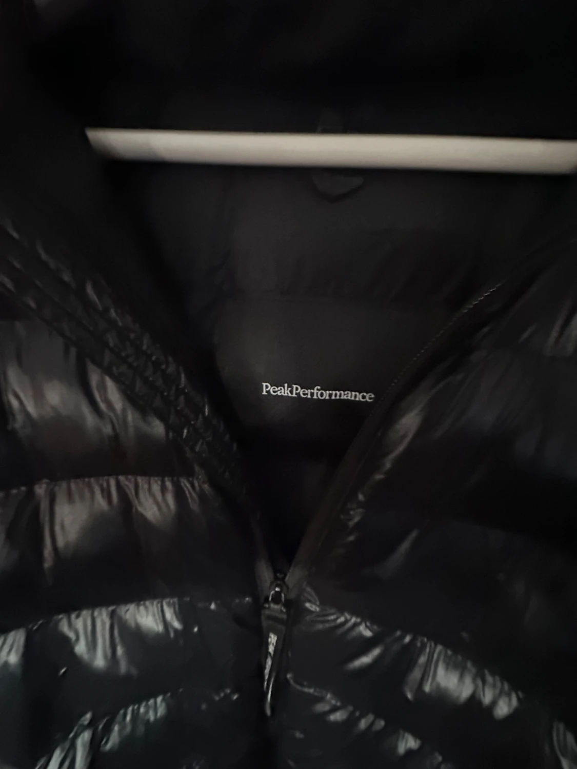 Svart pufferjacket från peakperformence  - 2