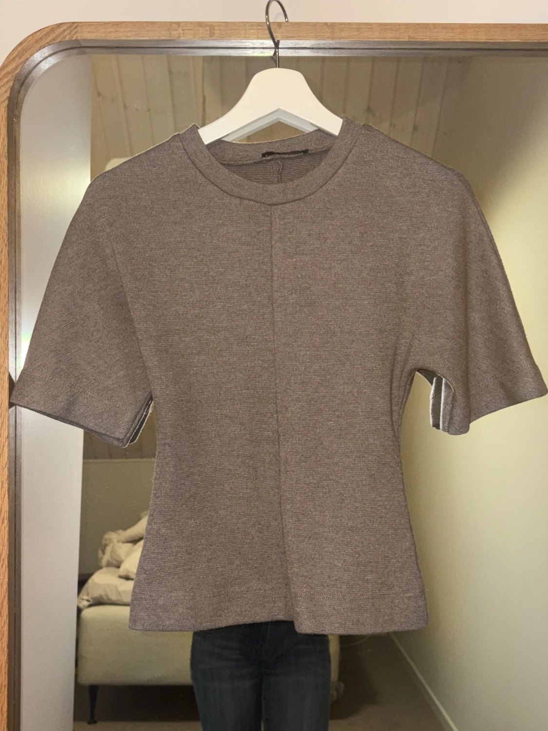 Beige ribbad topp med kort ärm - 1