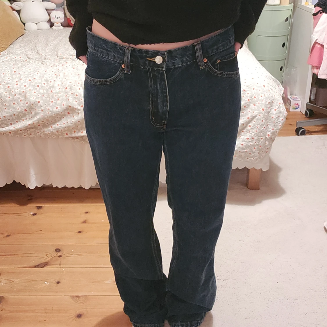 Mörkblå raka jeans