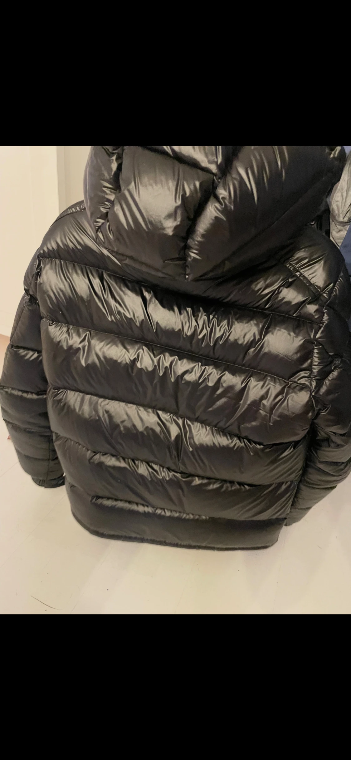 Svart Moncler dunjacka med huva - 2