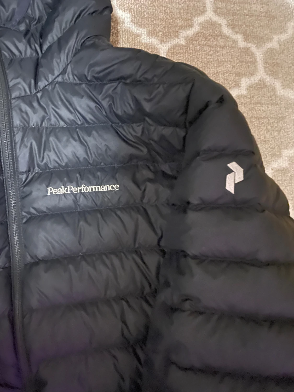 Svart dunjacka Peak Performance - 1