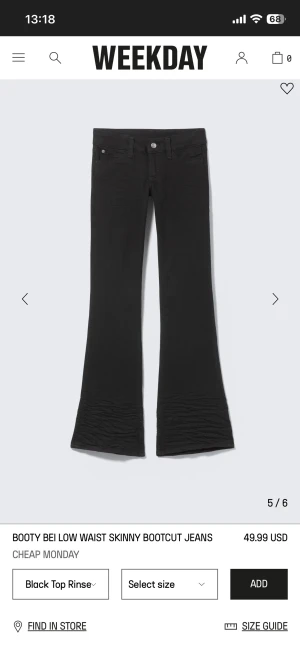 Bootcut jeans i svart från Cheap Monday - Säljer ett par svara bootcut low waist jeans från cheap monday. Enbart testade annars helt nya. Skriv vid frågor eller fler bilder. Kan också tänka mig att byta mot ett par likadana 26/32.🩷🩷🩷Helt nya utan prislapp!!kan också byta mot likadana i stolek 26/32