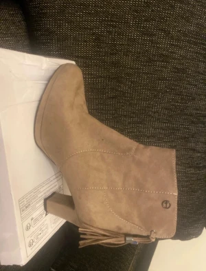 vinter klackar  - Snygga beige  vinter klackar 