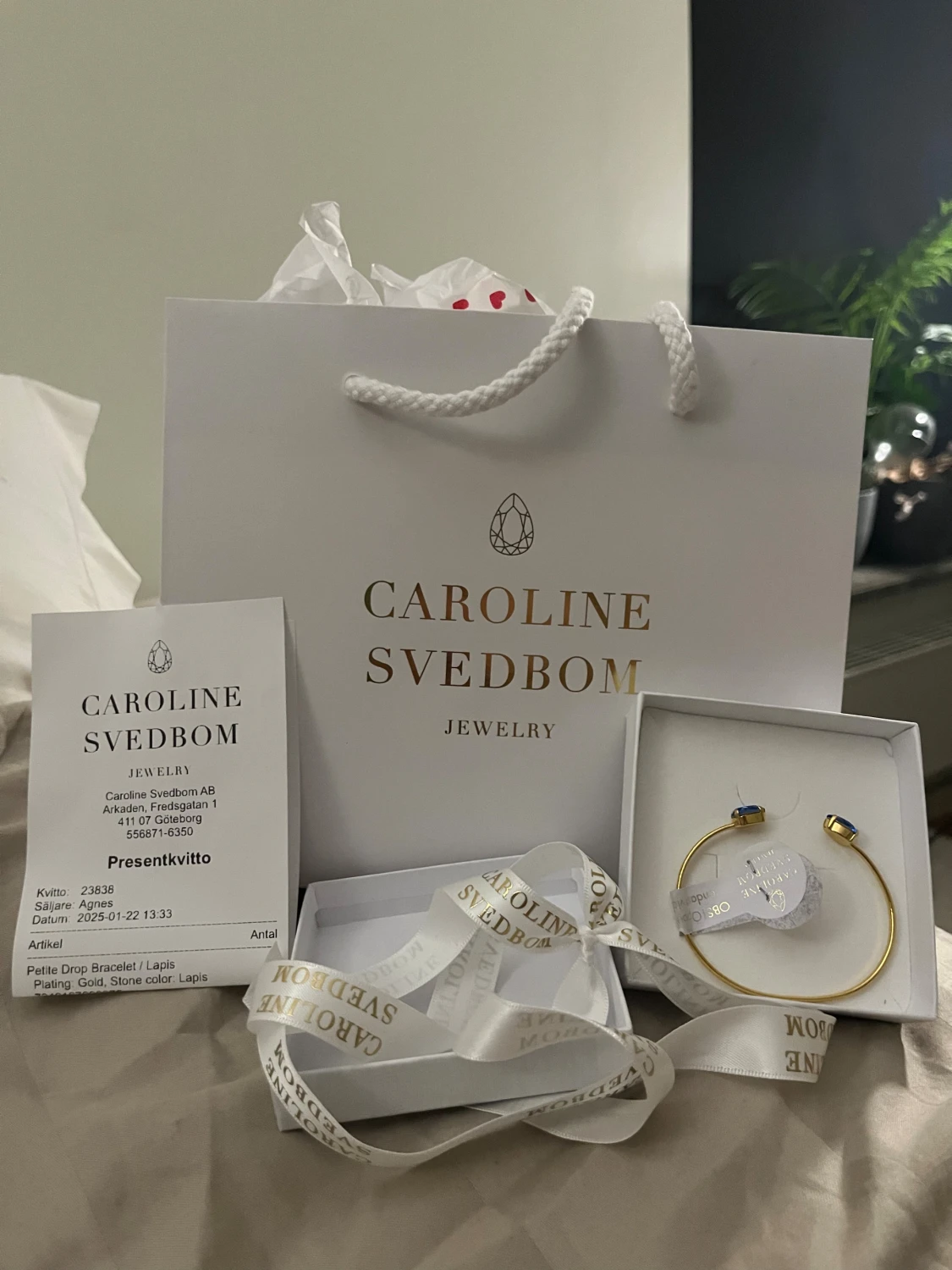 Guldarmband med blå stenar Caroline Svedbom Svedbom