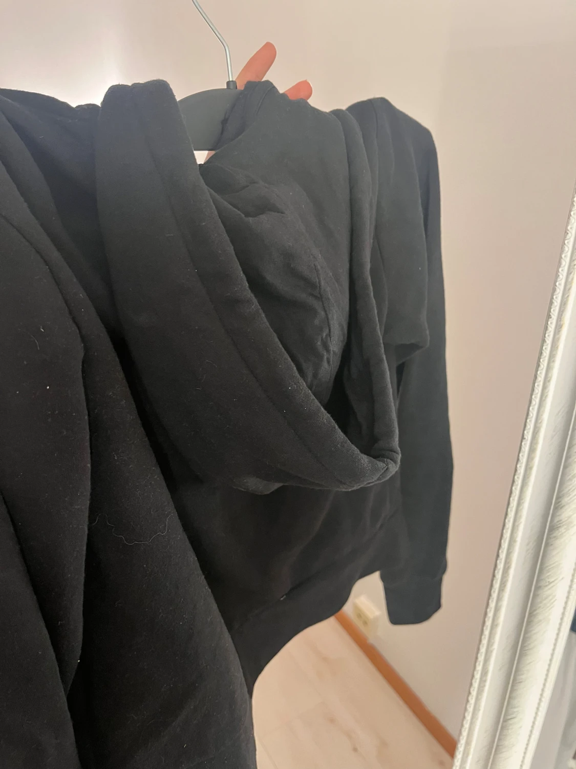 Svart hoodie med dragkedja - 3