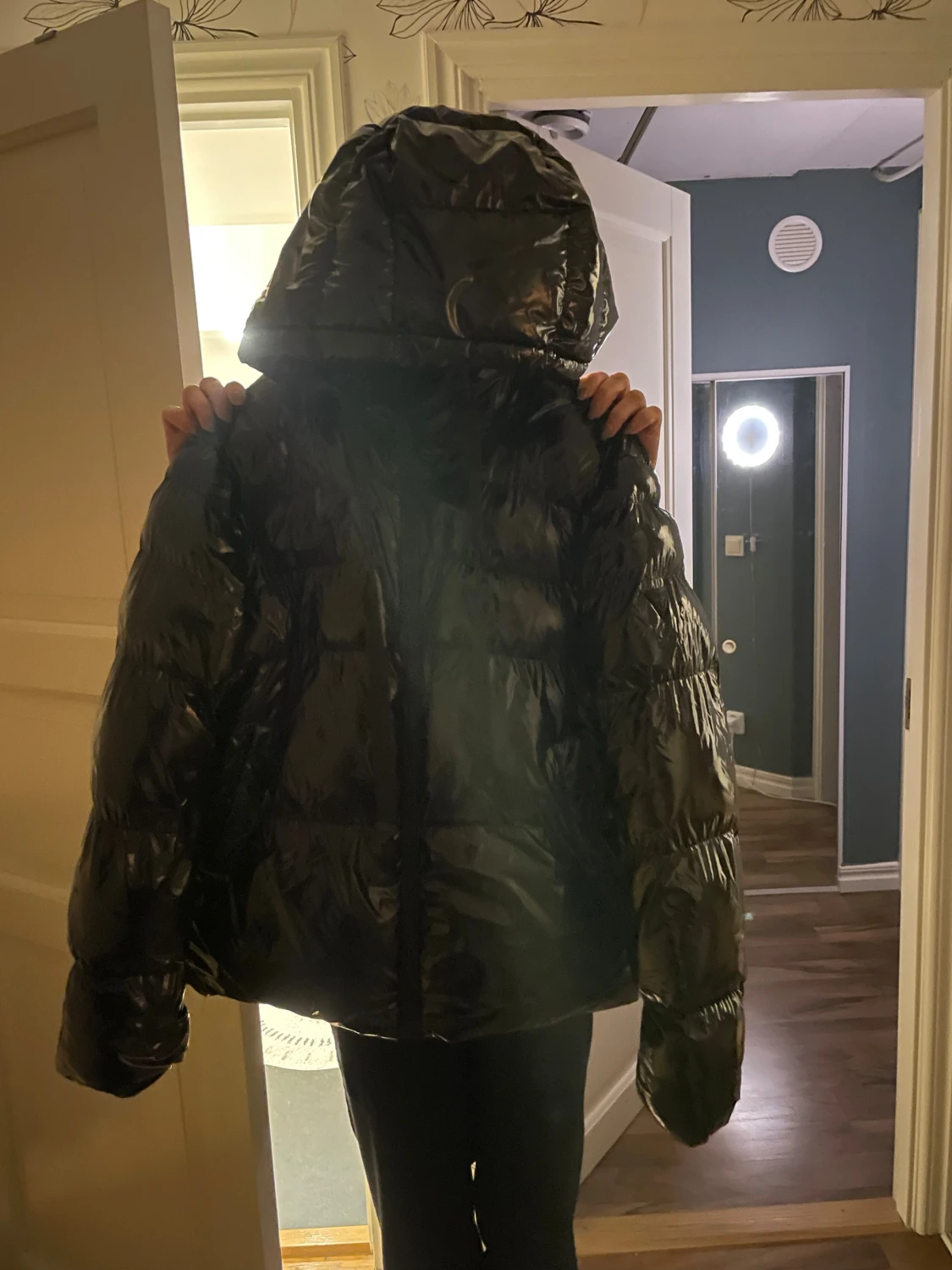 Svart vinterjacka från Guess - 2