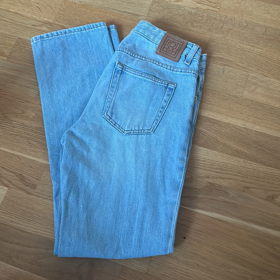 Ljusblå jeans från Totême 26/32