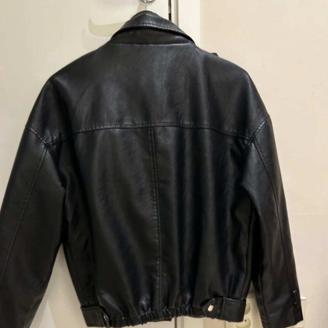  Ny Svart skinnjacka från Missguided  - 3