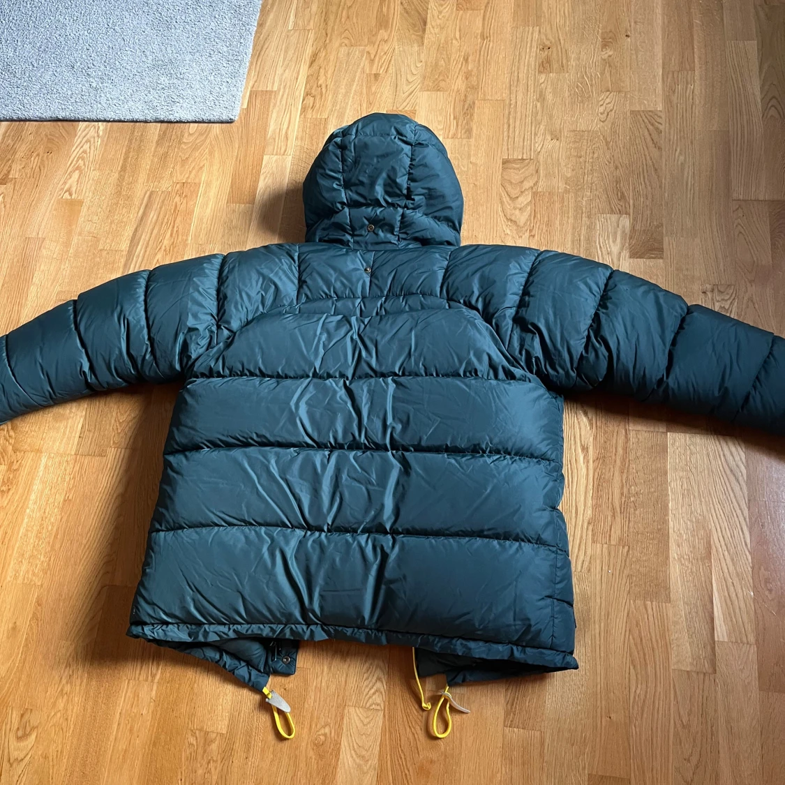 Mörkgrön dunjacka från Fjällräven  - 1