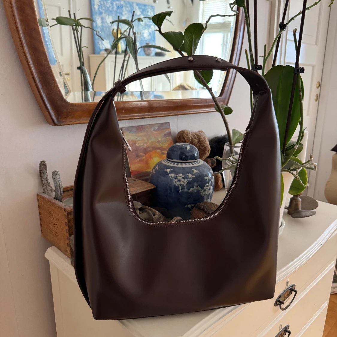 Mörkbrun axelväska