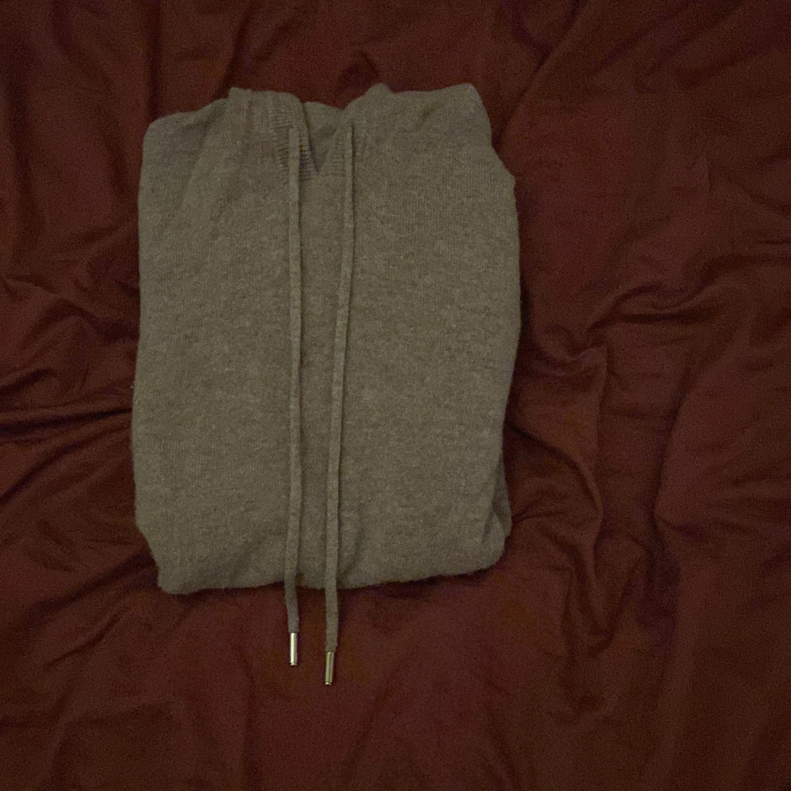 Beige hoodie i kashmirblandning