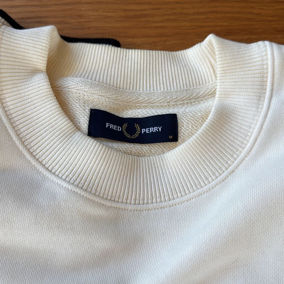 Vit/beige sweatshirt från Fred Perry M - 2