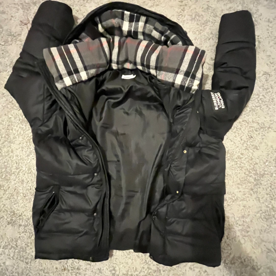 Svart pufferjacka från Burberry - 3