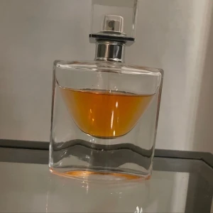 Lancome La vie est Belle EdP - 30 ml från början. Slarvat bort rosetten