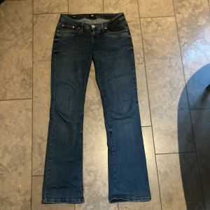 LTB Valerie jeans - Storlek 26/32, använd fåtal gånger, säljer pågrund av att de inte passar längre. Fint skick!