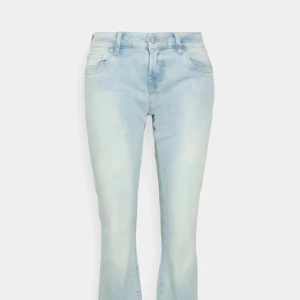 LTB Jeans - Fina jeans från Ltb som jag inte får användning för längre. Slutsålda och svåra att få tag på. Skriv för egna bilder.💖💖Nypris: Ca 1200