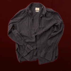 Bläck Skjorta - Rejält chill skjorta perfekt för höst viben, skriv i dm vid önskningar🦦