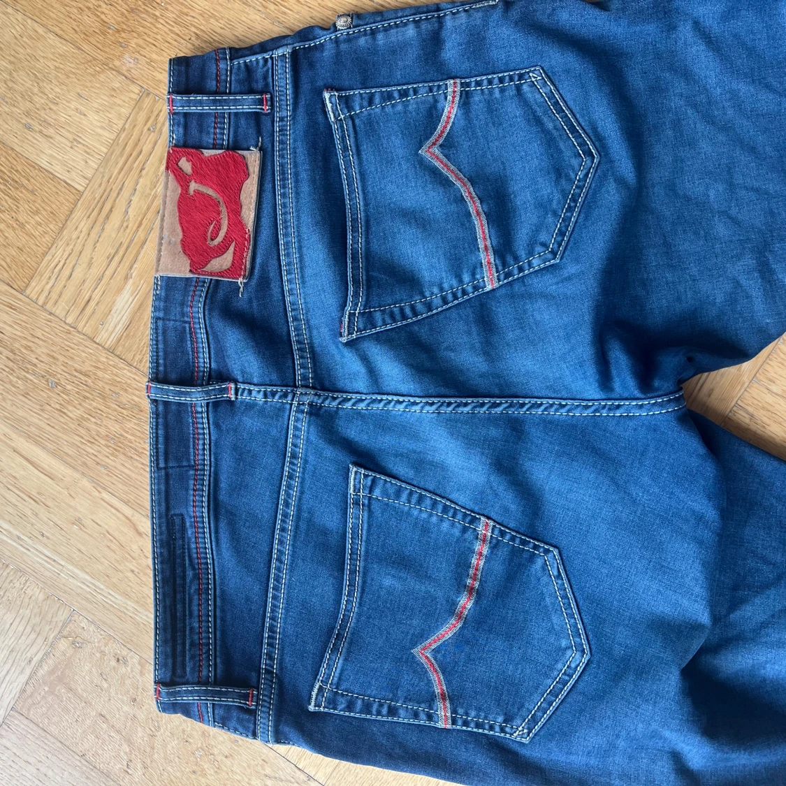 Jacob Cohen blå jeans med röda detaljer - 3
