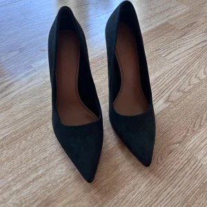 Klackar - Såå snygga höga klackar passar strl 37-38