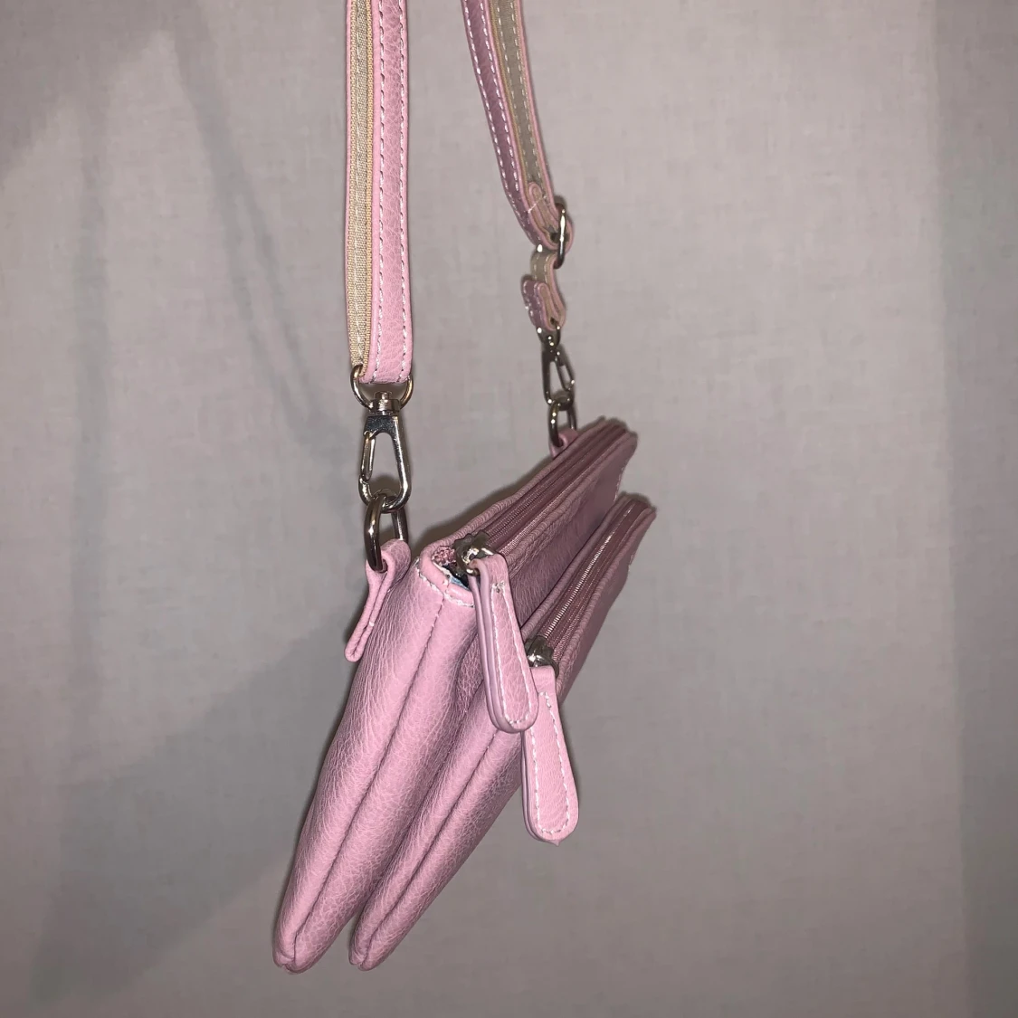 Lila axelremsväska - 3